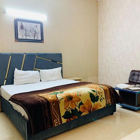 Royal Fort Executive Hotel Gulberg Lahore Luaran gambar